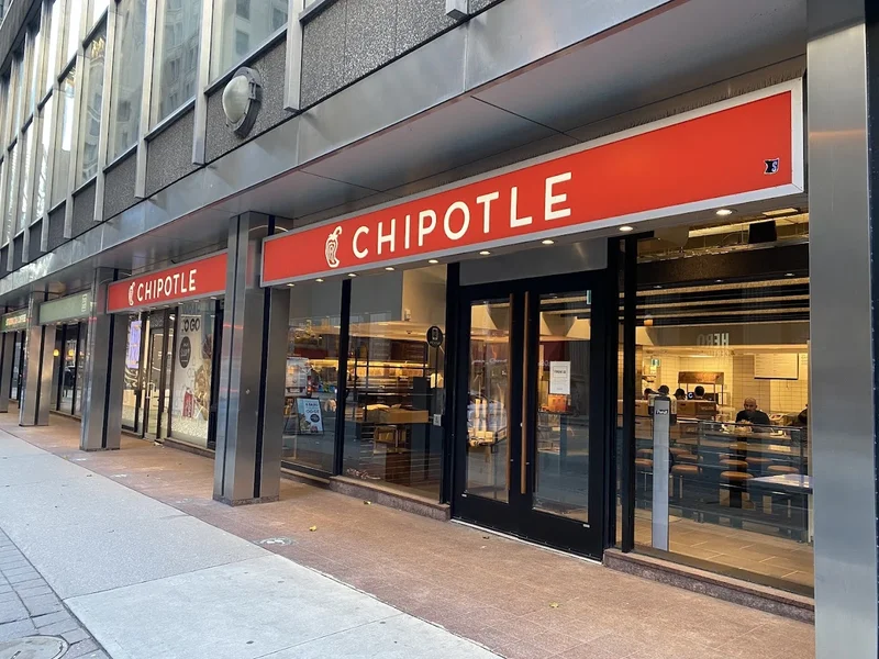 Image Chipotle Mexican Grill Mexican food in Dundas Square Toronto