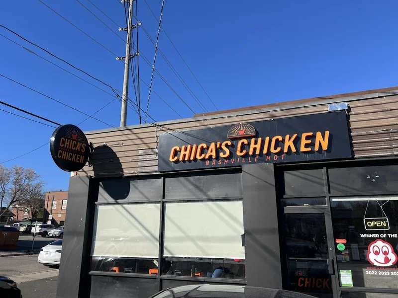 Image Chica's Chicken (300 Dundas St E Unit 1, Whitby) Fried chicken in Ontario