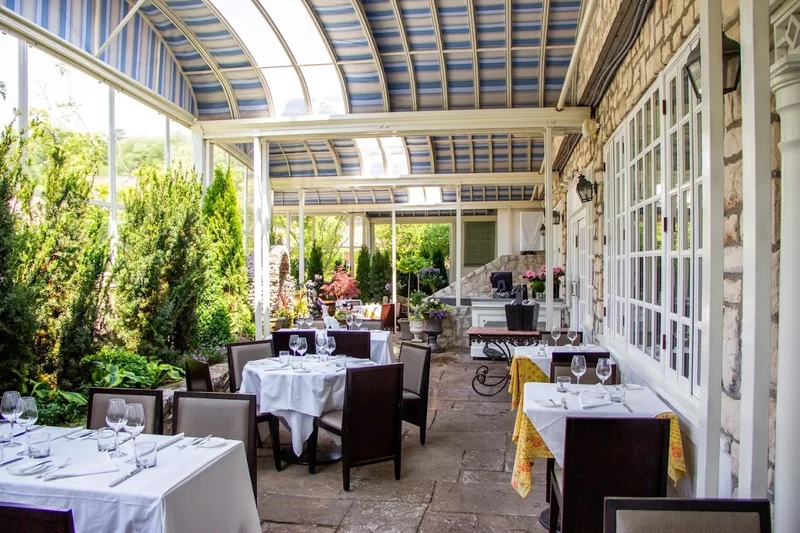 Image Auberge du Pommier French cuisine in Ontario