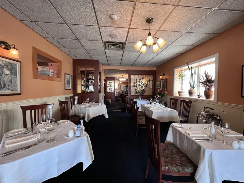 Image Le Montmartre French cuisine in Ontario