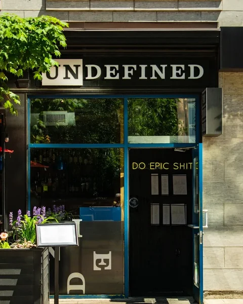 Image Undefined Cocktail bars in Ontario