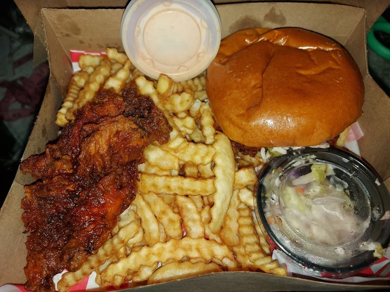 Image Queen St. Fare Fried chicken in Ottawa