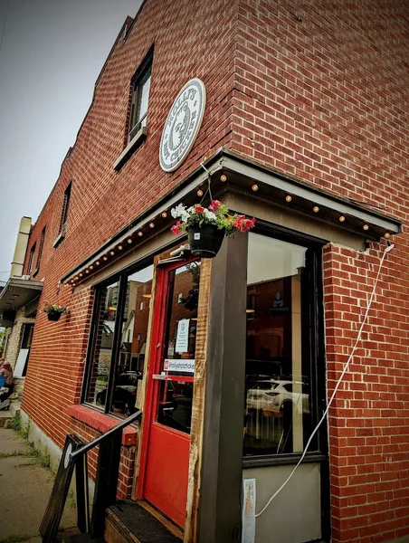 Image Holly's Hot Chicken Fried chicken in Ottawa