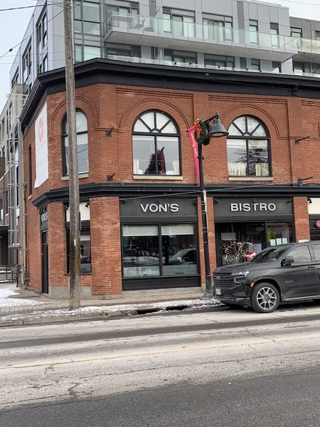 Image Von's Bistro Bistros in Ottawa