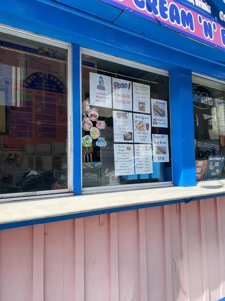 Image Lois 'N' Frima's Ice Cream ice cream parlors in Ottawa