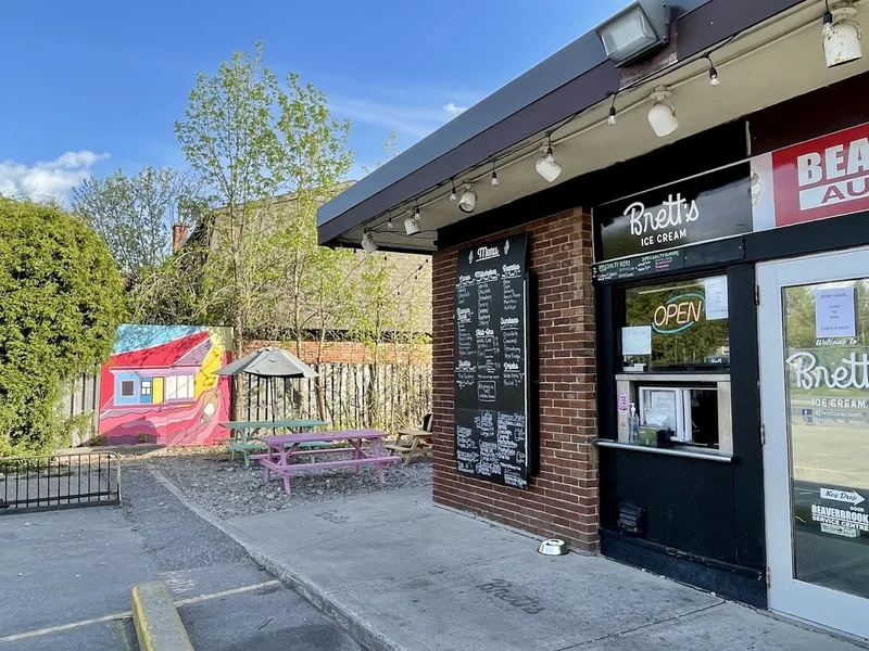 Image Brett's Ice Cream ice cream parlors in Ottawa