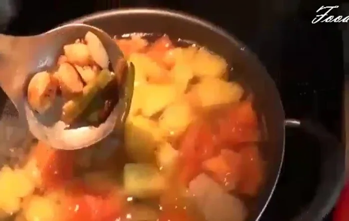 Add the stir-fried garlic and scallions.