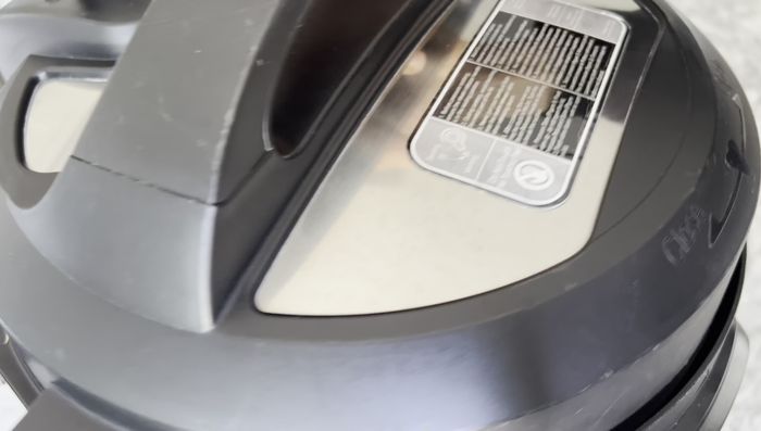 Close the lid, ensuring the steam valve is in the sealing position. Pressure cook on high for 40 minutes.