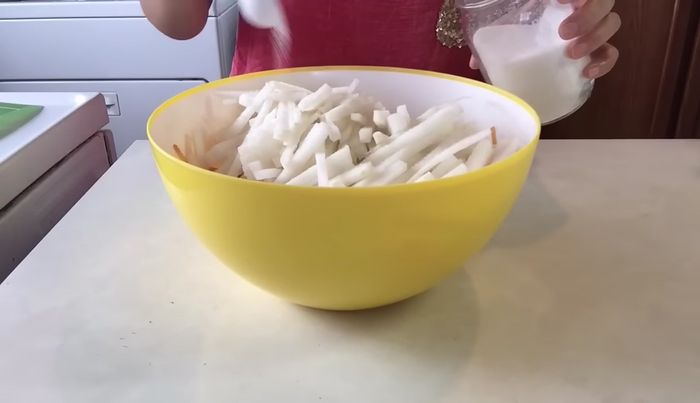 Add 1 tablespoon of sugar and mix the daikon and carrots together for about 2 minutes.