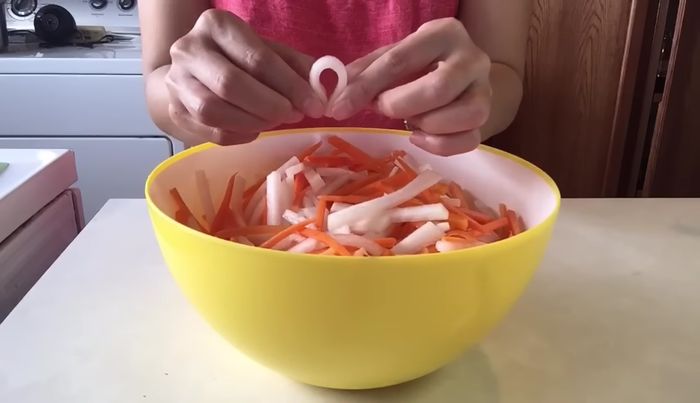 Let the daikon and carrots sit for about 5 minutes, or until you can bend them easily. Wash and shake off excess water, pressing down to remove more.