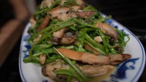 Quick Vietnamese Razor Clam Stir-fry (Ốc Móng Tay Xào Rau Muống)