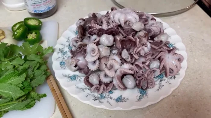 Steam the squid.