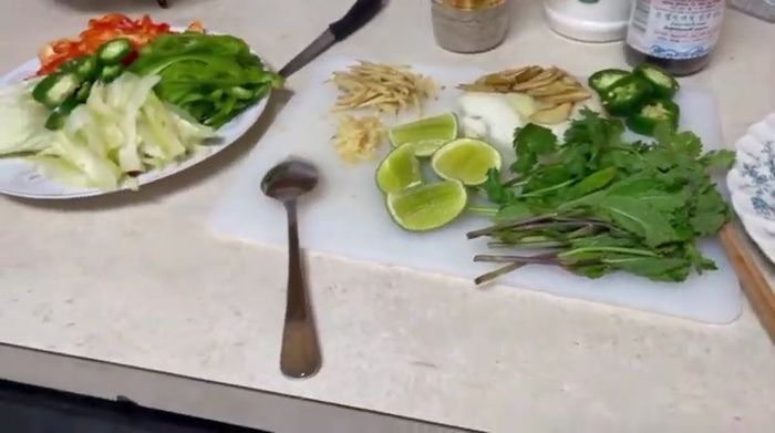 Mix the salad ingredients together.