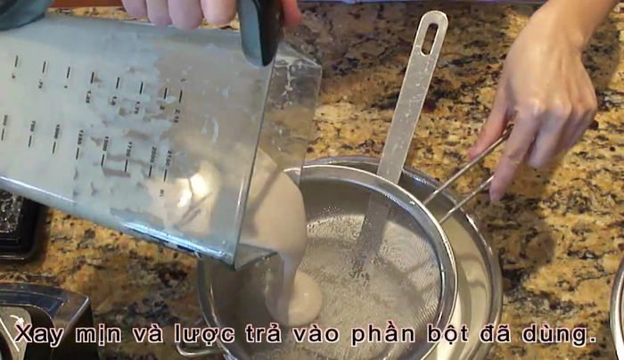 Pour the taro mixture into a bowl and mix well. Set aside.
