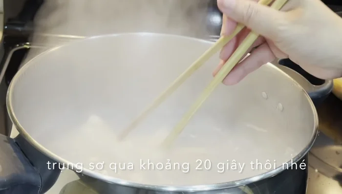 Blanch the clams for 20 seconds in boiling water, then remove them.