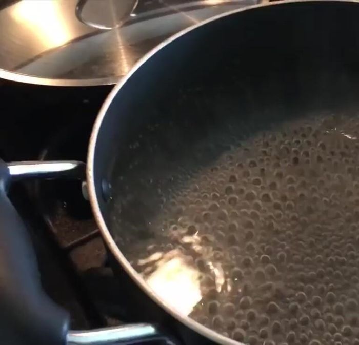 Boil water in a pot. Add 1/4 teaspoon kosher salt and elbow macaroni. Stir well and cook until al dente (about 12-15 minutes).