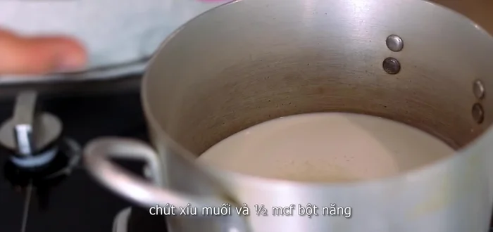 For the coconut sauce: Combine coconut milk, sugar, salt, and tapioca/cornstarch. Bring to a boil and stir until thickened. (241.15)