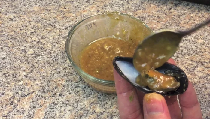 Cover each mussel with sauce. Place on the tray and bake for 5 minutes.