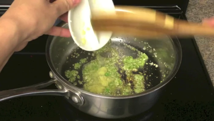 Add ginger, cooking wine, and mussels. Cover and cook for 5 minutes, or until mussels open.