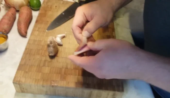 Chop shallot, garlic, and ginger roughly. Peel and roughly chop the onion.