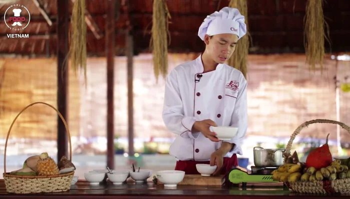 In a pot, combine coconut juice and mung beans. Cook for 10 minutes.