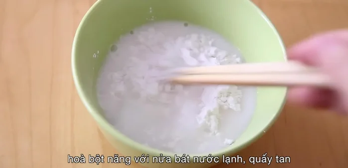 Mix tapioca starch (or cornstarch) with half a cup of water until dissolved. Slowly pour into the soup, stirring constantly to thicken.