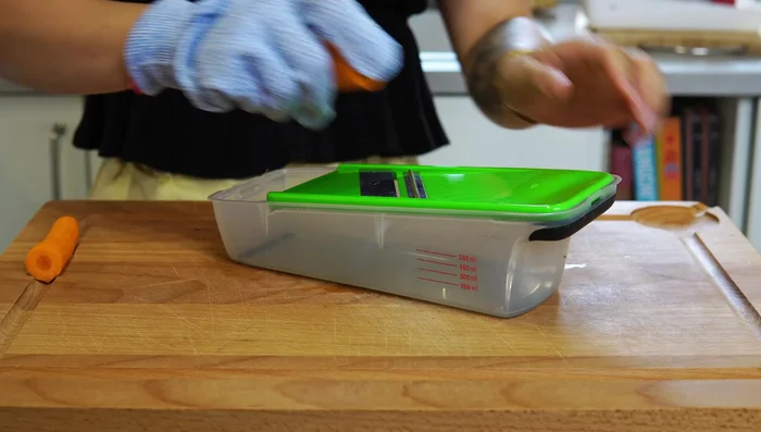 Peel and cut carrot into 5-7 cm lengths, then shred or julienne.