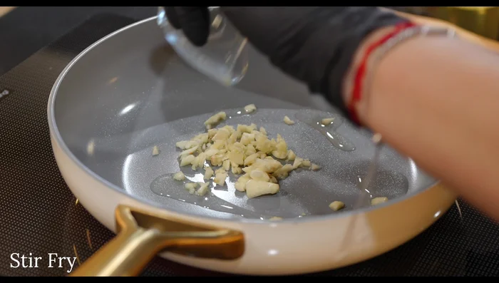 Stir-fry macaroni: Heat oil, add half the remaining minced garlic. Add macaroni, sauté for a couple of minutes. Add 2 tbsp sauce, stir. Remove from pan.