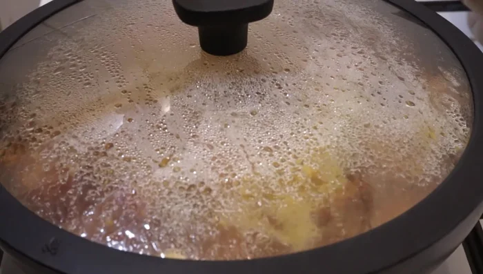 Bring to a boil, then simmer for 1 hour and 45 minutes over medium-low heat. Stir twice during cooking.
