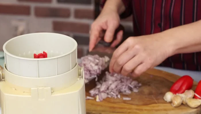 Cut shallots, garlic, and ginger into small chunks.