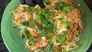 Vietnamese Green Papaya Shrimp Salad Recipe