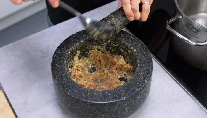 Cook the paste in a pot with a little oil over medium heat until fragrant (3-5 minutes).