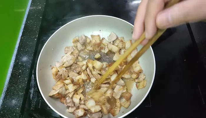 Once the lard is cooked, pour the braising mixture over the lard. Cover and simmer until the lard is cooked through and the sauce has thickened.