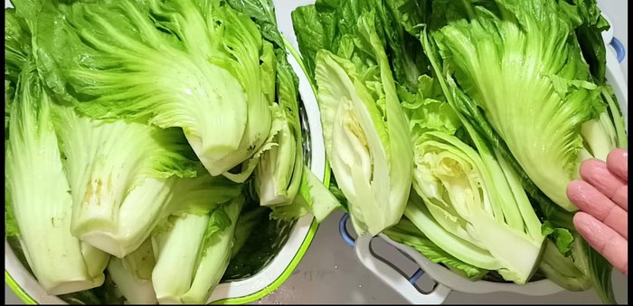 Blanch the cabbage: Briefly dip the cabbage in boiling water to soften leaves and reduce bitterness. Do not overcook; aim for slightly softened leaves and a fresh green color (around 3-4 minutes).