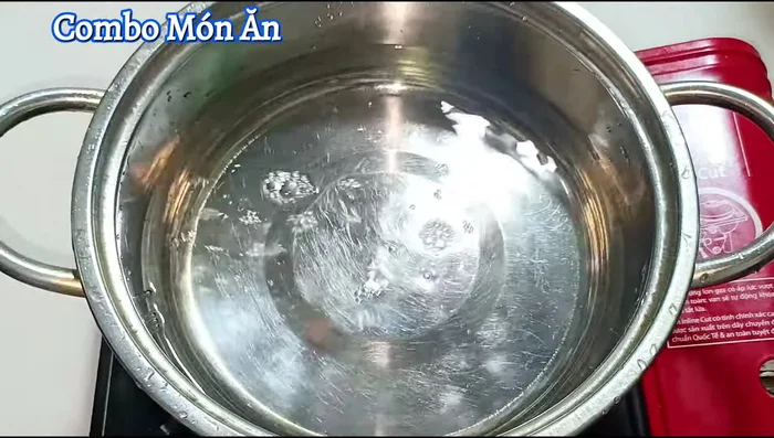 Prepare the pickling liquid: Combine 400ml water, 200ml rice vinegar, 200g sugar, and 1 coffee spoonful of salt. Bring to a boil, then remove from heat and let cool completely.
