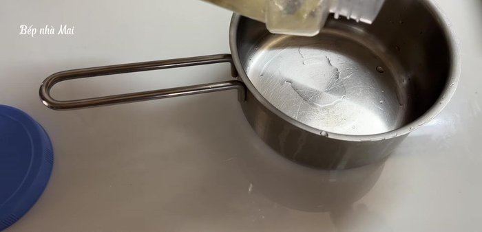Optional: After 3 days, drain the sugar water. Boil rice vinegar and sugar water until cool, and then add it back to the jar. (330.52)