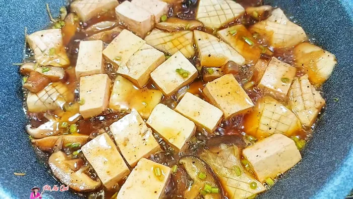 Simmer for 2 minutes, then turn off the stove. (291.12)