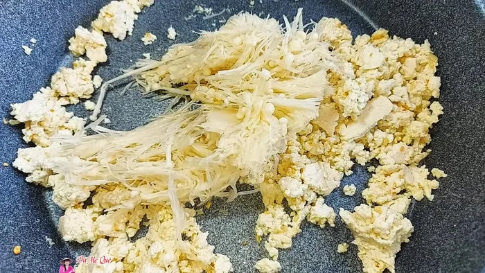 Add dried mushrooms and stir-fry.