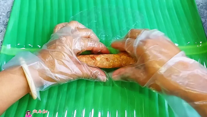 Dry the sausages in the sun for at least 4 days, or until completely dry.