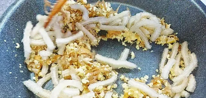 Add tapioca starch and stir-fry.