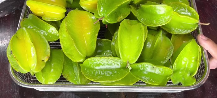 Prepare star fruit: wash, remove veins, and puree 1-2kg (or more). Squeeze out the juice.