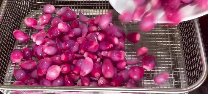 Drain the onions well and let them air dry near a fan for about an hour.