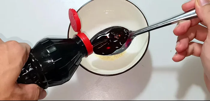 Make the sauce: Combine seasoning powder, soy sauce, oyster oil, sugar, water, MSG, black pepper, and chili sauce. Stir until dissolved.