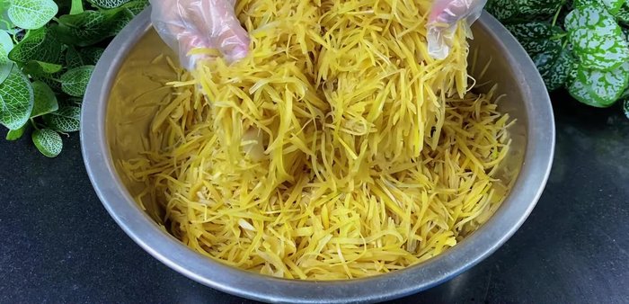 Weigh and measure: Weigh the ginger and papaya mixture. Use approximately 600g of sugar per 1.5kg of ginger and papaya (316.68).