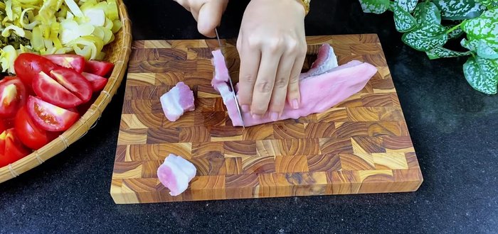 Prepare the pork belly: Slice the pork belly and stir-fry until the edges are slightly burnt.