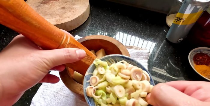 Prepare the spice mixture: Combine sugar, salt, MSG, curry powder, five-spice powder, turmeric powder, chili powder, fish sauce, annatto oil, and Mai Chay Lo wine in a bowl.