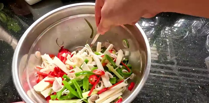 Combine the prepared ingredients and cooled vinegar-sugar mixture. Mix well and refrigerate for 30 minutes to 1 hour.