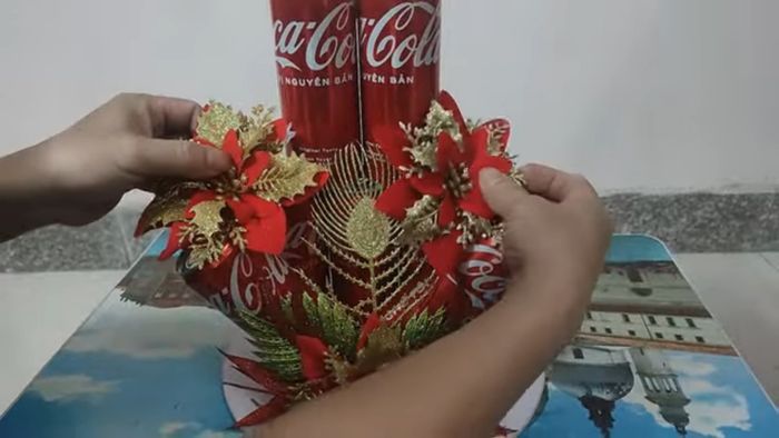 Attach flower accessories around the tower. Use whatever flowers you have available.