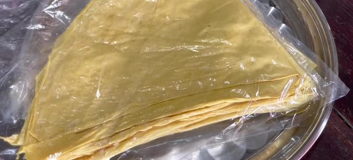Prepare the tofu skin: Cut the tofu skin into small to medium pieces, removing the hard edges. Avoid cutting too small, as they might become mushy when soaked.
