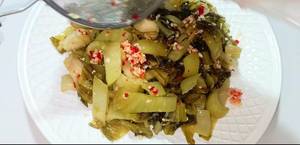Crispy Pickled Cabbage with Garlic & Chili: A Simple Vietnamese Recipe
